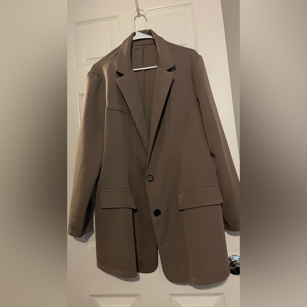Oversized tan blazer
